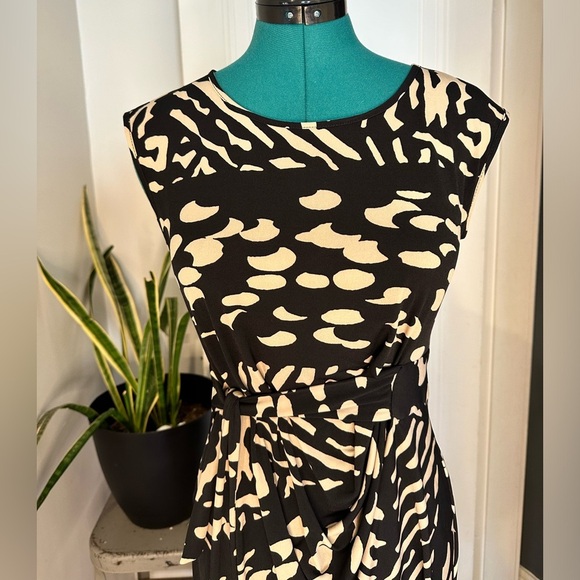 Motherhood Maternity size small Black and Tan Dotted Speckle Dress w/ Tie Front - Picture 5 of 16